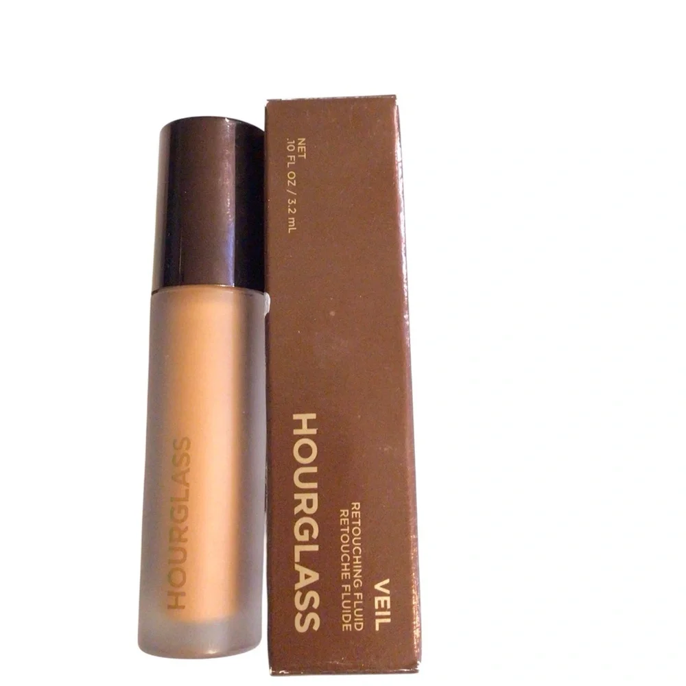 HOURGLASS VEIL RETOUCHING FLUID in shade ALMOND